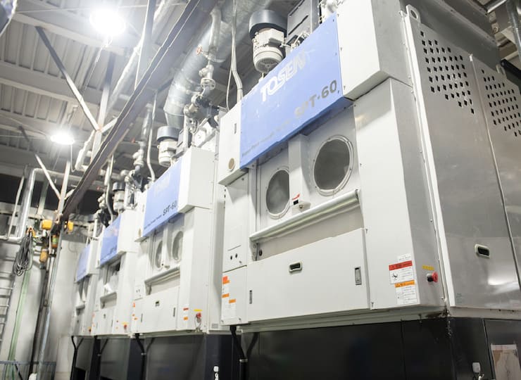 専用工場で洗濯からお届けまで